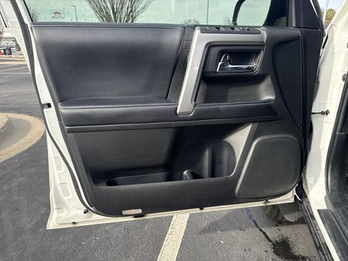 Used 2018 Toyota 4Runner SR5 Premium image 14