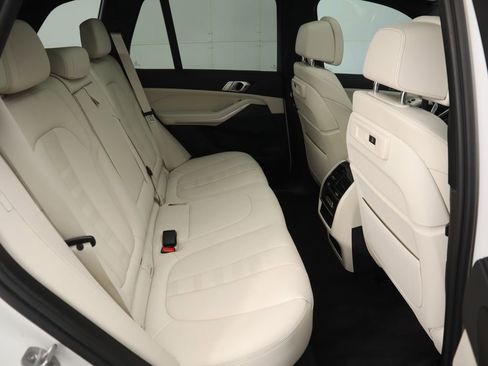 Certified 2022 BMW X5 sDrive40i w/ Premium Package image 23