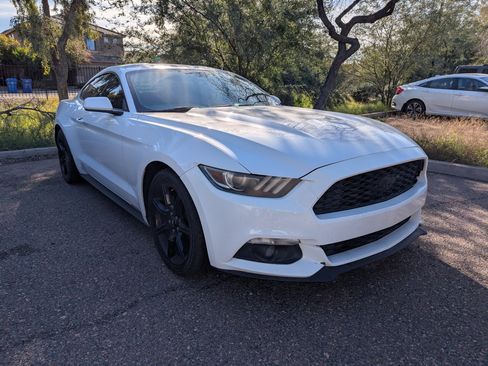 Used 2016 Ford Mustang Coupe image 2
