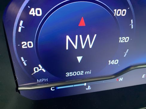 Used 2022 Chevrolet Silverado 1500 LT image 10