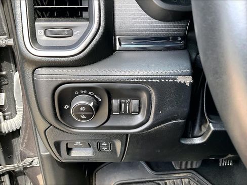 Used 2024 RAM 1500 Limited AWD/4WD image 32
