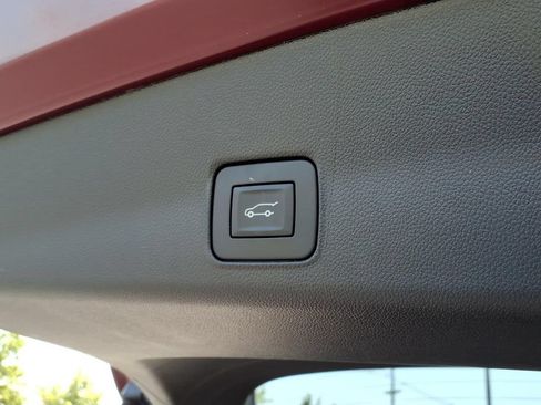 Used 2025 Chevrolet TrailBlazer RS w/ Convenience Package AWD/4WD image 25
