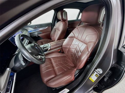Used 2023 BMW 740i w/ Executive Package RWD image 2
