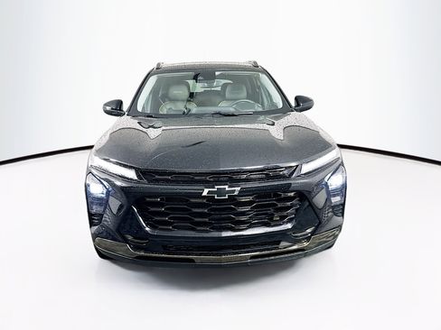 Used 2025 Chevrolet Trax ACTIV w/ Driver Confidence Package image 2