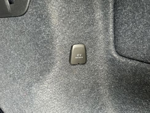 Used 2026 Volvo XC40 B5 Plus AWD/4WD image 35