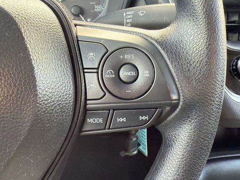 Used 2025 Toyota Corolla LE image 25