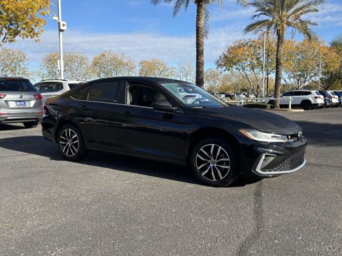 Certified 2025 Volkswagen Jetta SE image 6