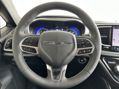 Used 2026 Chrysler Pacifica Limited FWD image 16