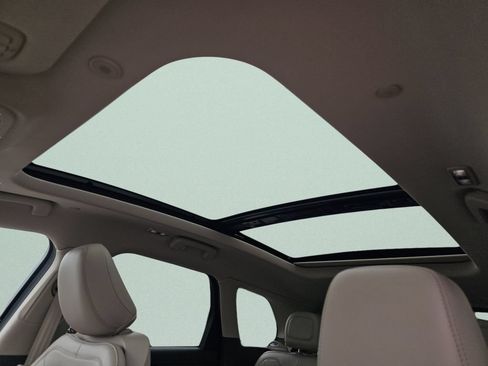 Used 2021 Lincoln Corsair AWD w/ Premium Package image 8