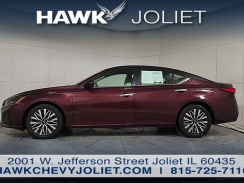 Used 2025 Nissan Altima 2.5 SV FWD image 5