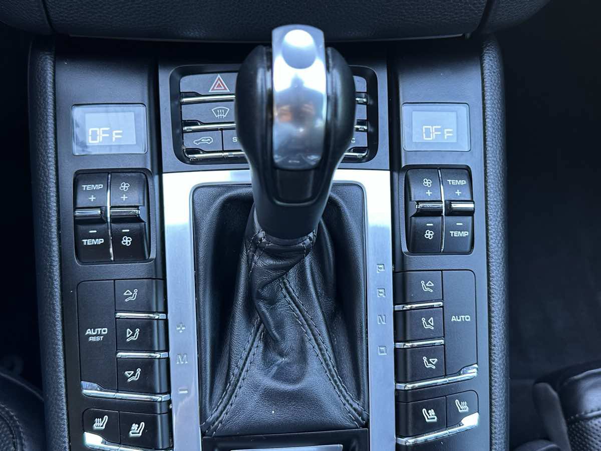 Used 2018 Porsche Macan AWD/4WD image 35