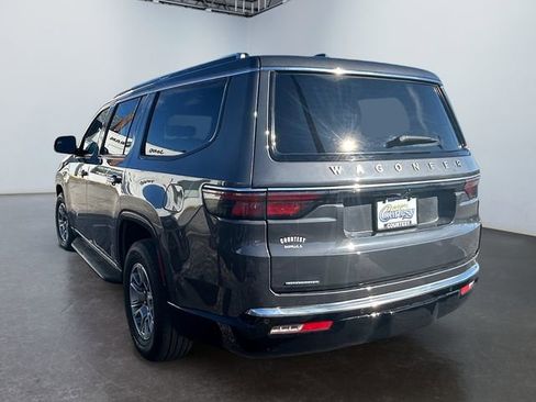 Used 2023 Jeep Wagoneer 4WD image 3