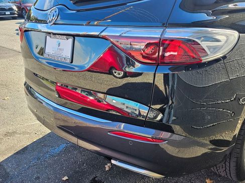 Used 2023 Buick Enclave Essence image 15