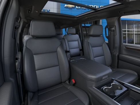 New 2026 Chevrolet Suburban Z71 w/ Comfort Package AWD/4WD image 16