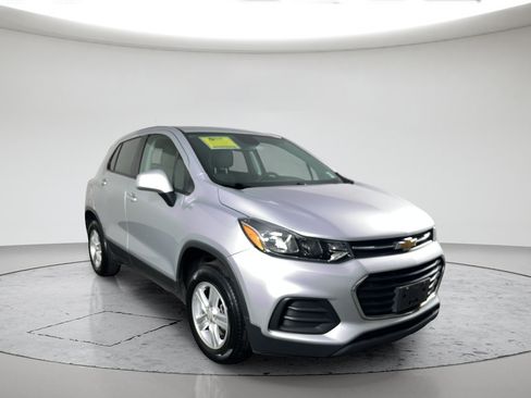 Used 2020 Chevrolet Trax LS w/ Tint and Cruise Package AWD/4WD image 1