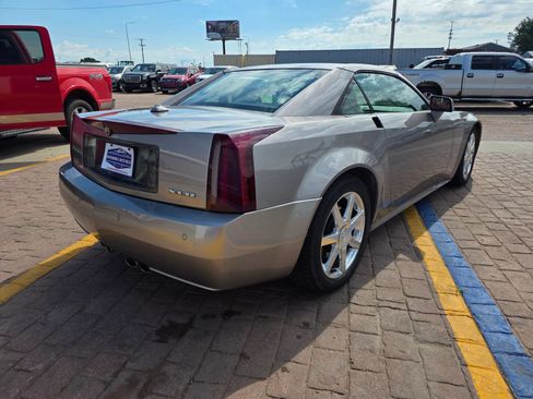 Used 2004 Cadillac XLR RWD image 6