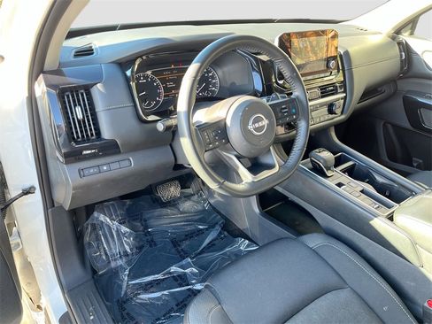 Certified 2024 Nissan Pathfinder SV image 7