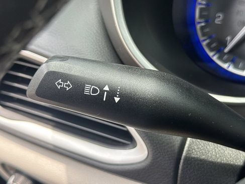 Used 2024 Chrysler Pacifica Touring-L FWD image 13