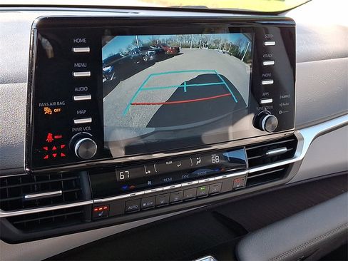 Certified 2024 Toyota Sienna XLE image 19