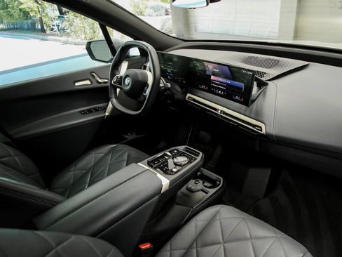 Used 2024 BMW iX xDrive50 w/ Premium Package AWD/4WD image 14