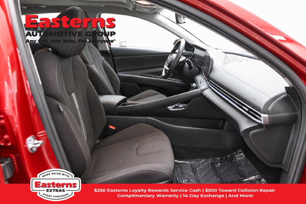 Used 2025 Hyundai Elantra SEL FWD image 25