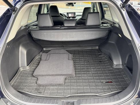 Used 2022 Toyota RAV4 XLE Premium image 5