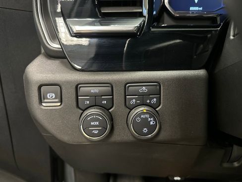 Used 2024 Chevrolet Silverado 1500 LT w/ Protection Package AWD/4WD image 27