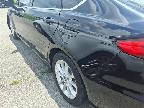 Used 2019 Ford Fusion SE FWD image 17