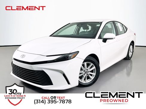 Used 2025 Toyota Camry LE w/ Convenience Package FWD image 1