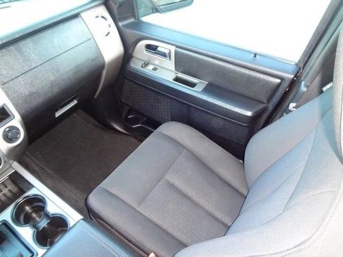 Used 2017 Ford Expedition EL XLT image 27