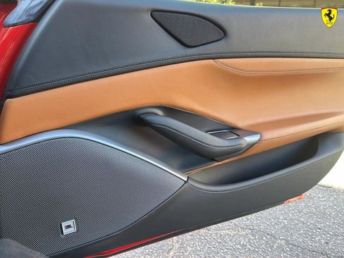 Used 2019 Ferrari Portofino RWD image 41