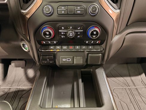 Used 2022 Chevrolet Silverado 1500 High Country image 22