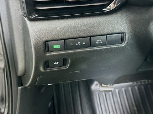 Used 2021 Nissan Sentra SV FWD image 16