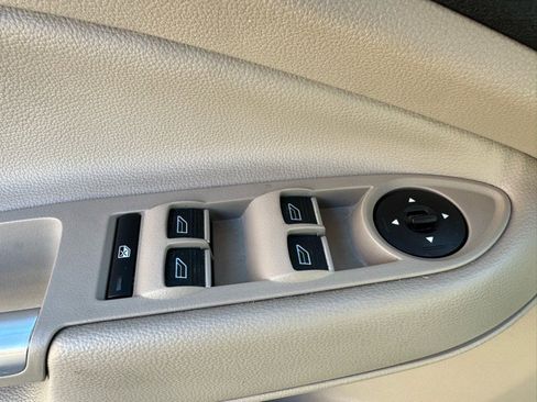 Used 2018 Ford Escape Titanium w/ Ford Safe & Smart Package image 10