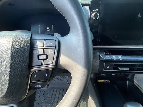 Used 2025 Toyota Camry SE w/ Multimedia Upgrade Package FWD image 15