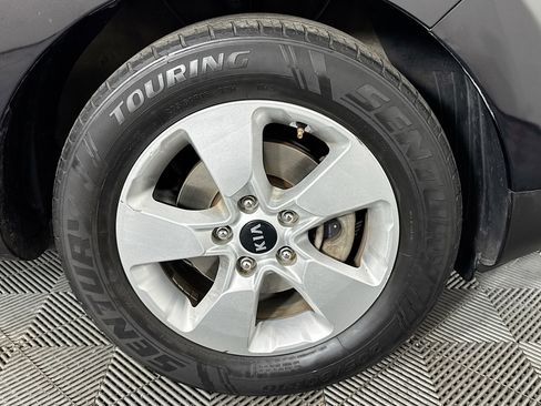 Used 2018 Kia Soul FWD image 29