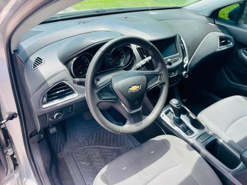 Used 2019 Chevrolet Cruze LS FWD image 11
