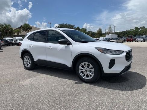 New 2025 Ford Escape Active w/ Tech Pack #1 FWD image 2