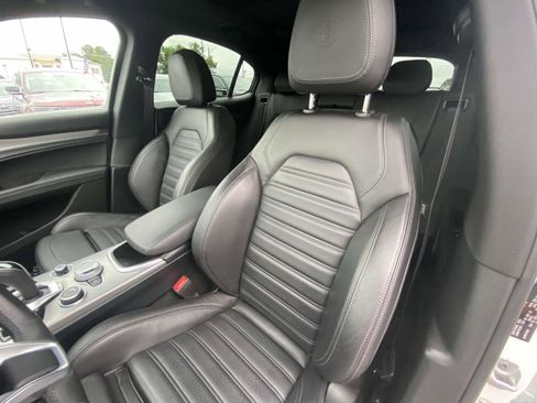 Used 2022 Alfa Romeo Stelvio Veloce image 12