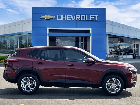 Certified 2024 Chevrolet Trax LS w/ LS Convenience Package FWD image 5