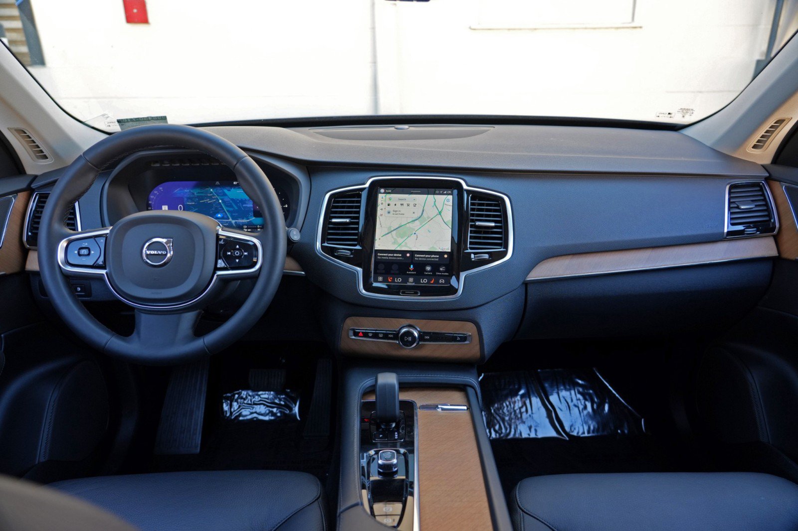 Used 2023 Volvo XC90 T8 Plus AWD/4WD image 13