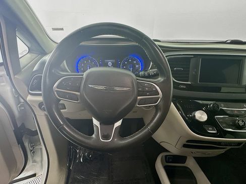 Certified 2023 Chrysler Voyager LX FWD image 18