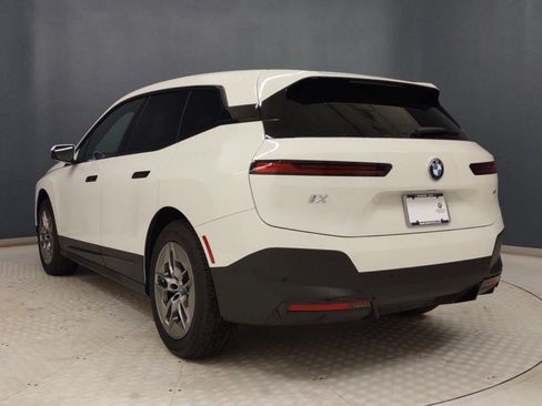Used 2023 BMW iX xDrive50 image 3