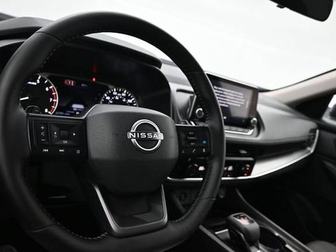 Used 2026 Nissan Rogue SV FWD image 10