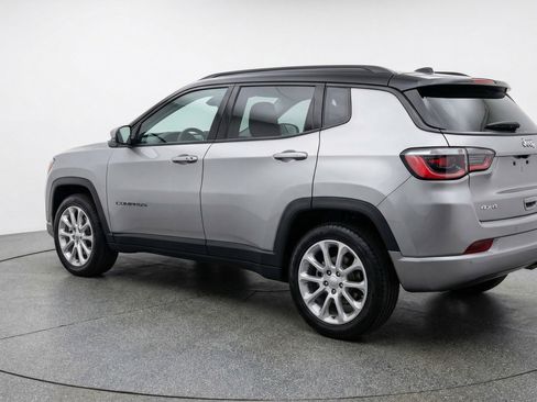 Used 2025 Jeep Compass Limited image 6