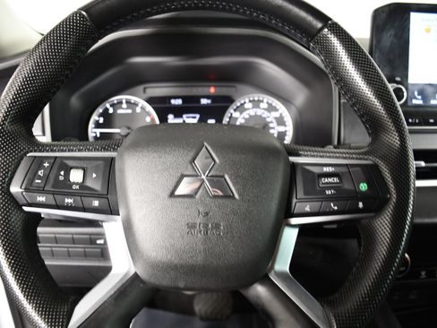 Used 2023 Mitsubishi Outlander SE AWD/4WD image 19