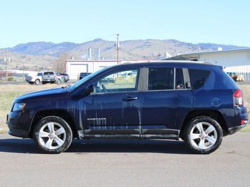 Used 2016 Jeep Compass Latitude image 2