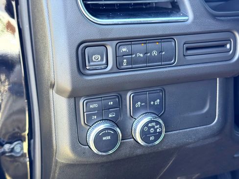 Used 2024 GMC Yukon XL SLT image 14