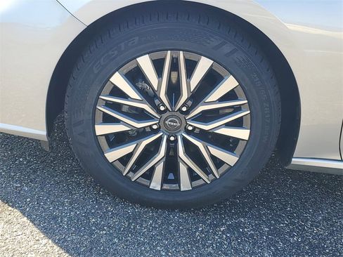 Used 2024 Nissan Altima 2.5 SV image 30