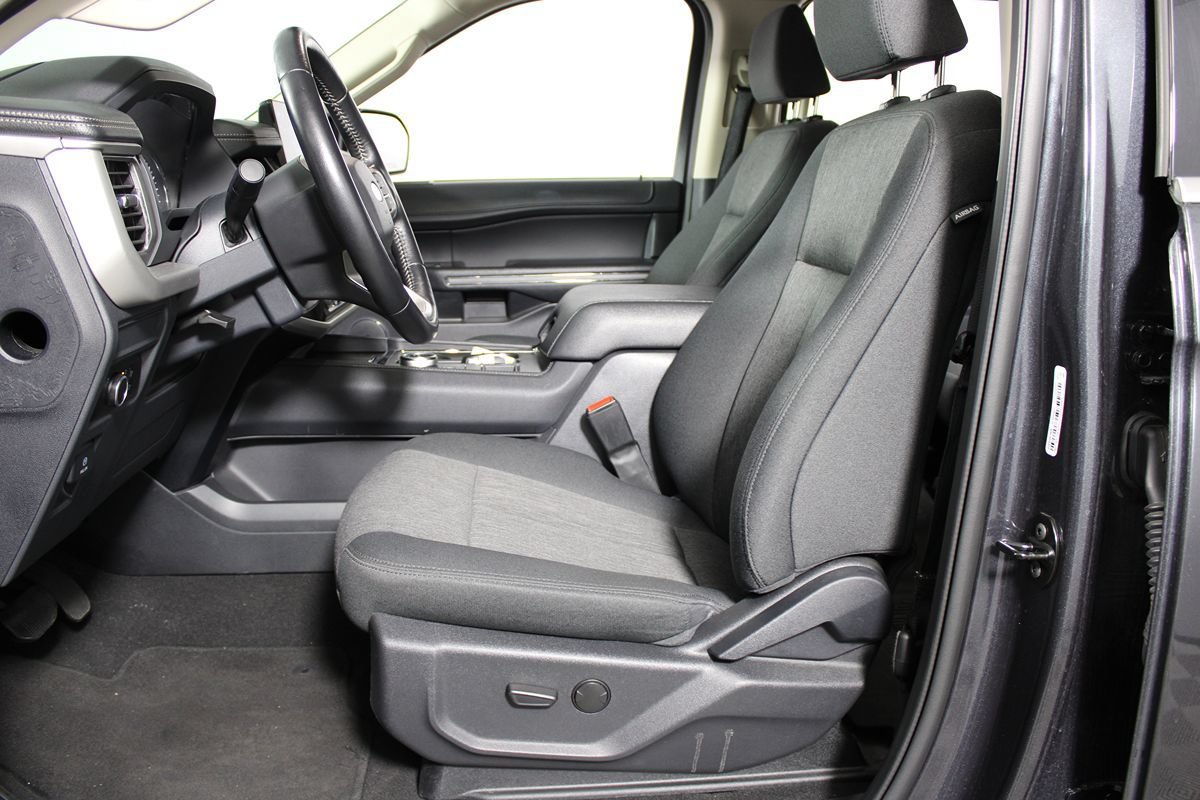 Used 2024 Ford Expedition XLT RWD image 11
